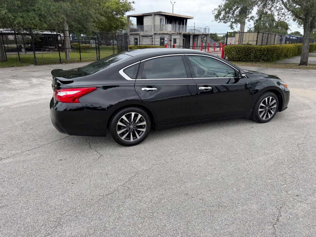2017 Nissan Altima - $5,500