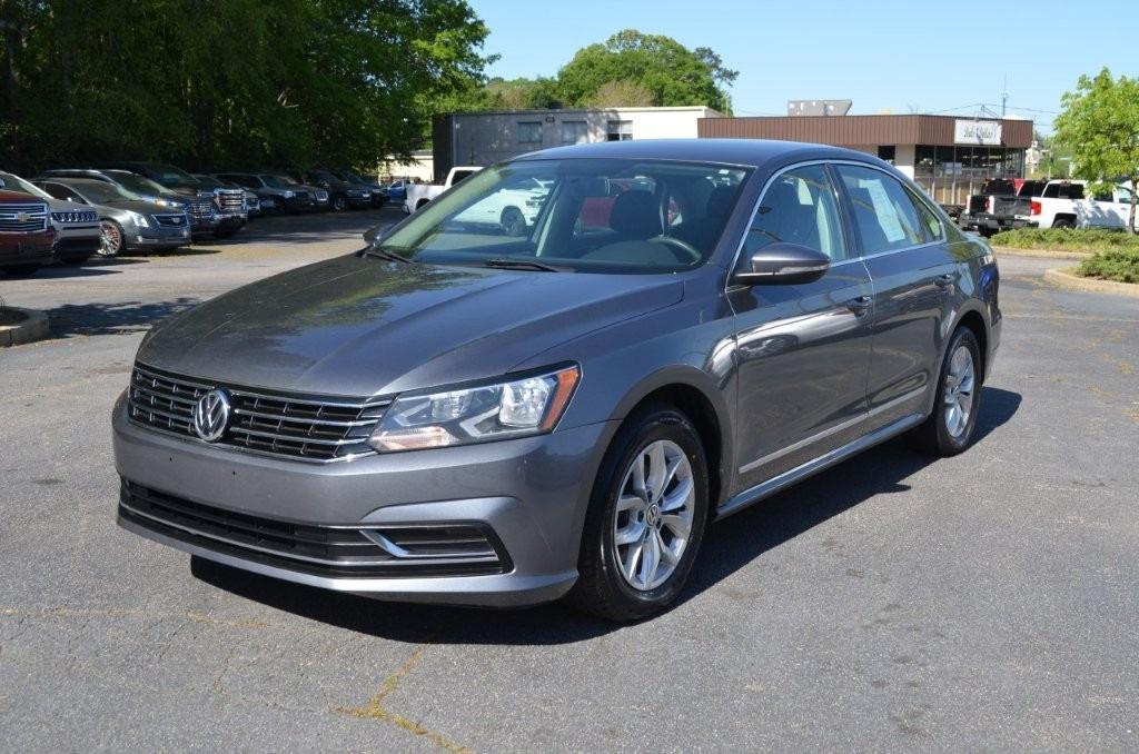 2016 Volkswagen Passat S photo