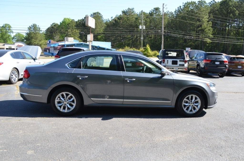 2016 Volkswagen Passat S photo