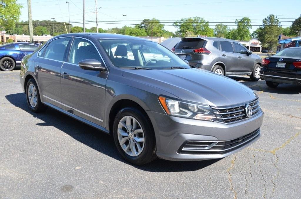 2016 Volkswagen Passat S photo