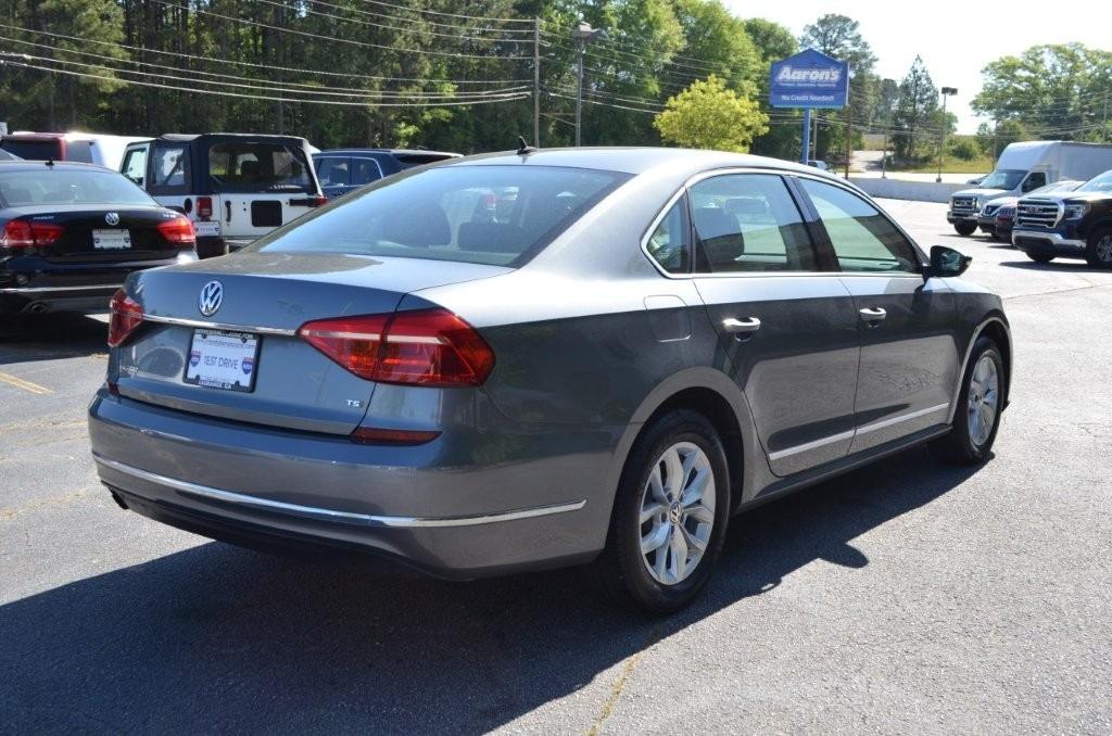 2016 Volkswagen Passat S photo