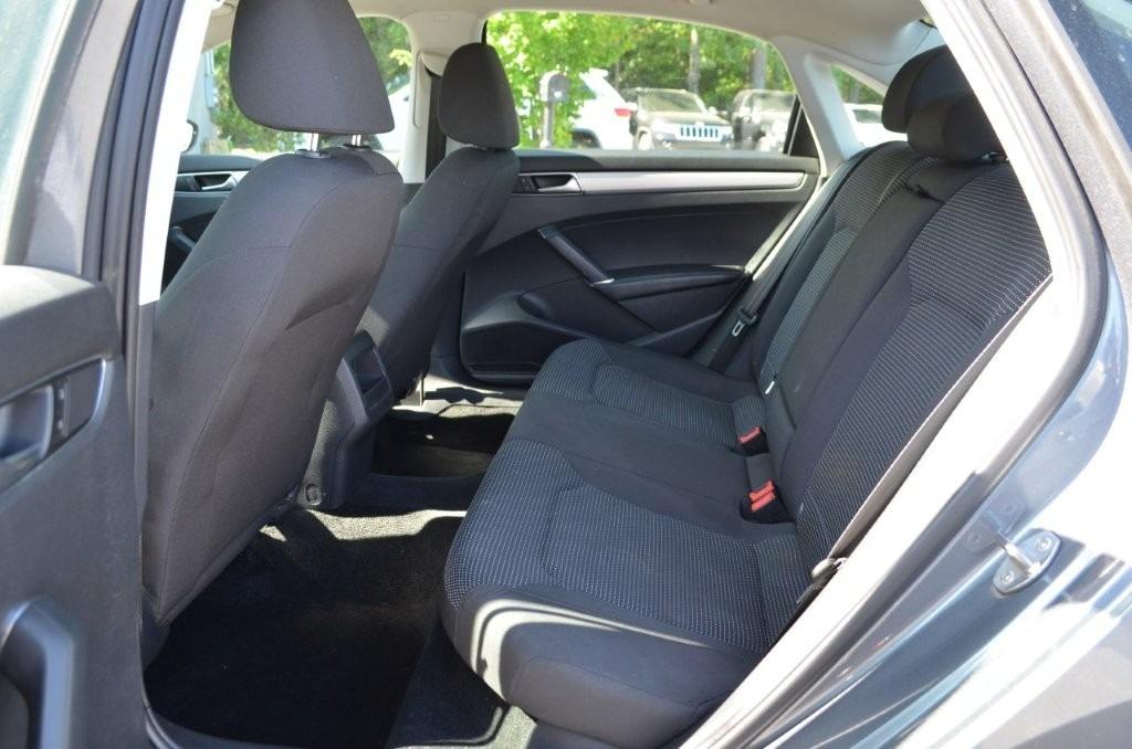 2016 Volkswagen Passat S photo