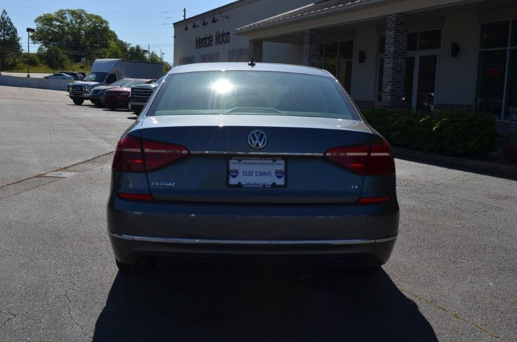 2016 Volkswagen Passat S photo