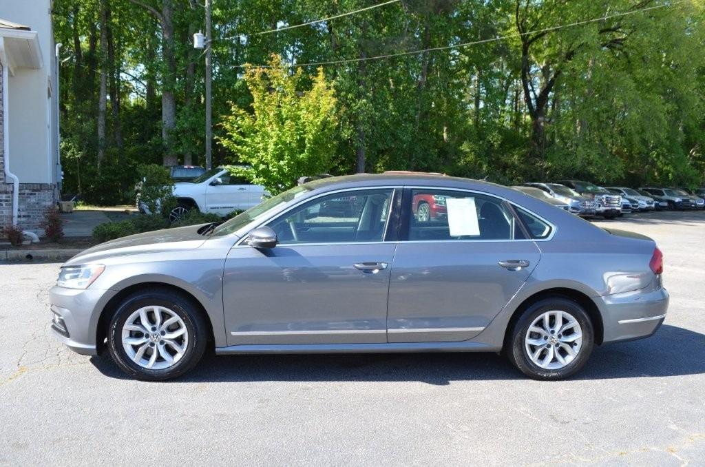 2016 Volkswagen Passat S photo