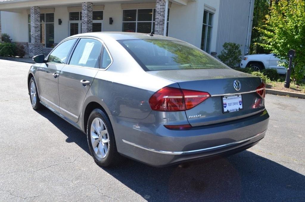 2016 Volkswagen Passat S photo
