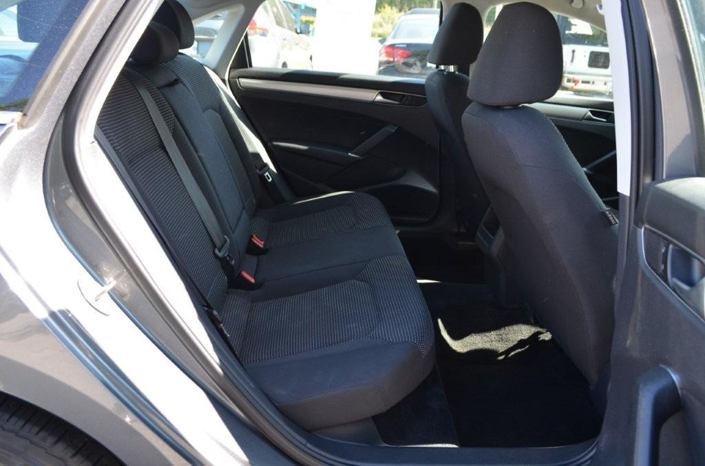 2016 Volkswagen Passat S photo