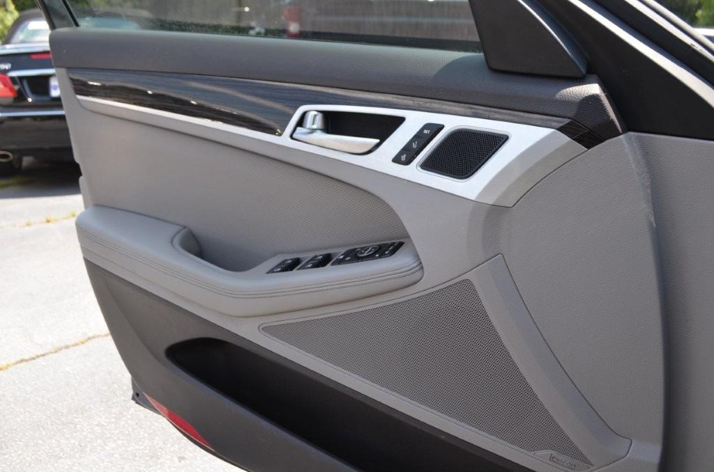 2015 Hyundai Genesis - $13,625