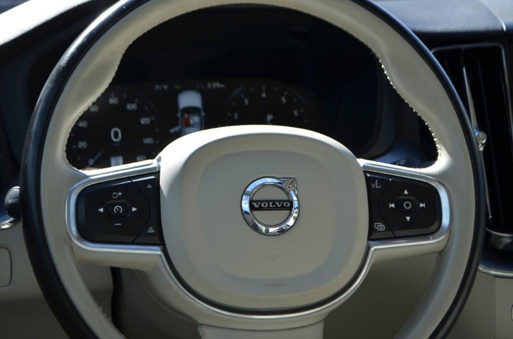 2018 Volvo XC60 - $16,400