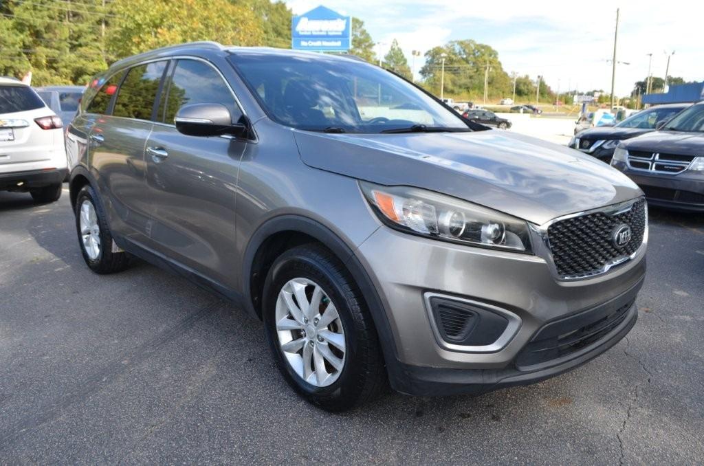 2016 Kia Sorento - $8,900