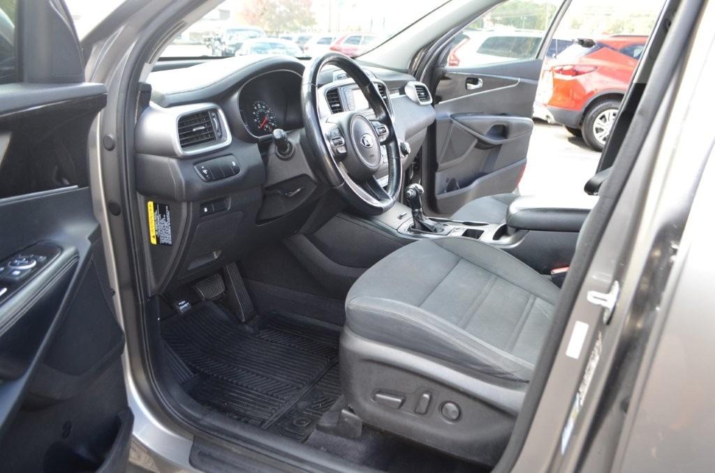 2016 Kia Sorento - $8,900