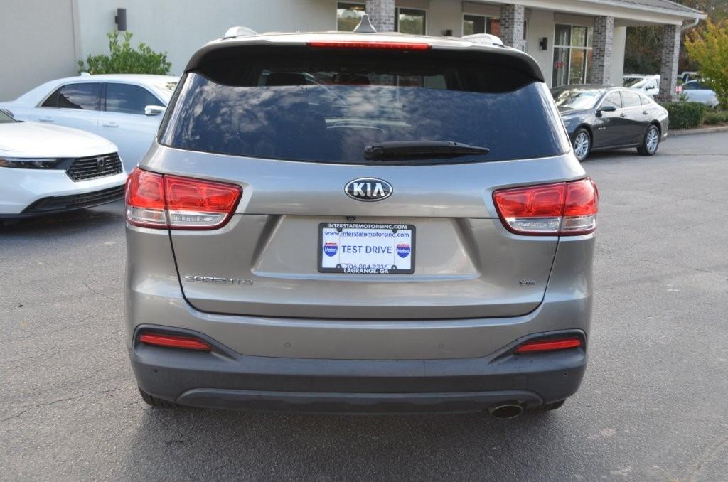 2016 Kia Sorento - $8,900
