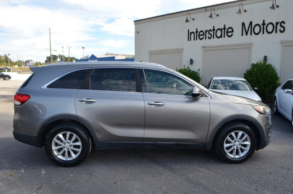 2016 Kia Sorento - $8,900