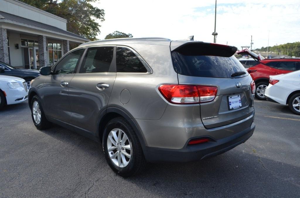 2016 Kia Sorento - $8,900