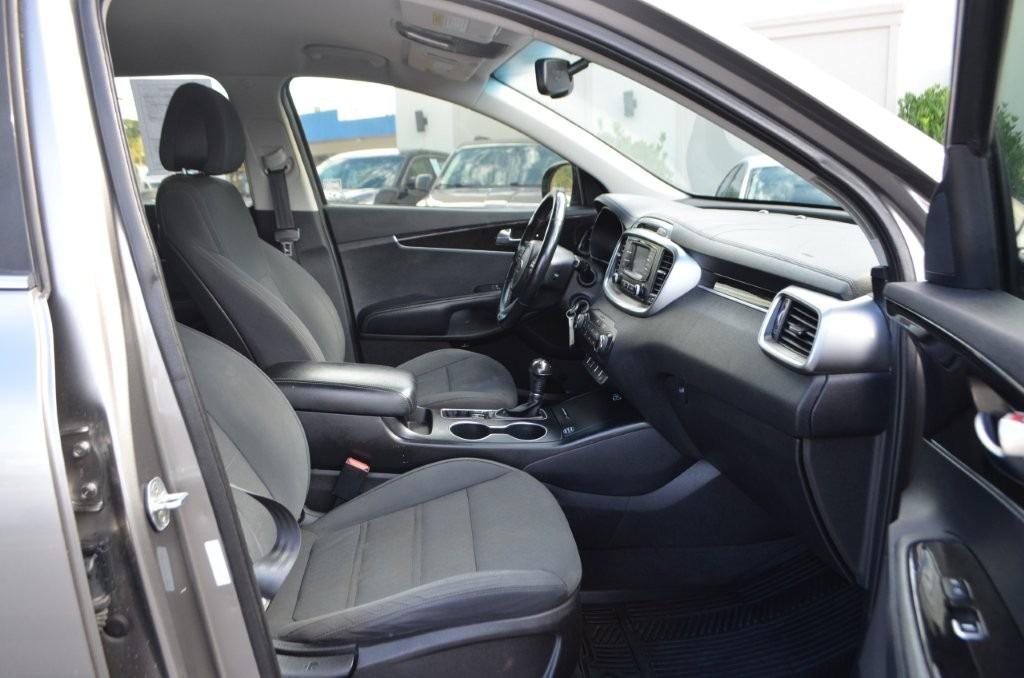 2016 Kia Sorento - $8,900