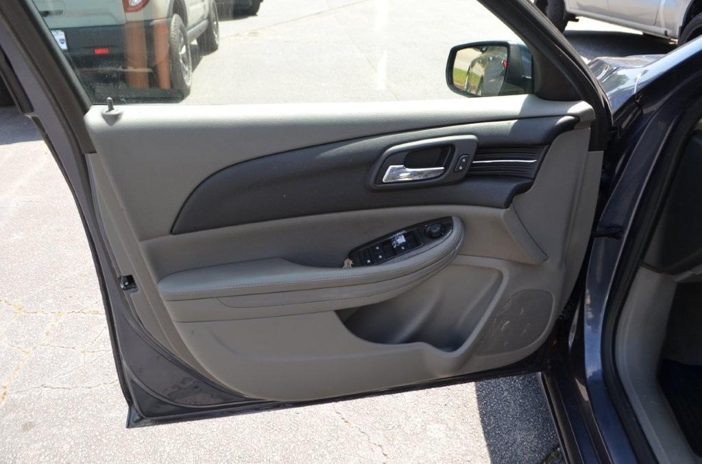 2015 Chevrolet Malibu - $11,975