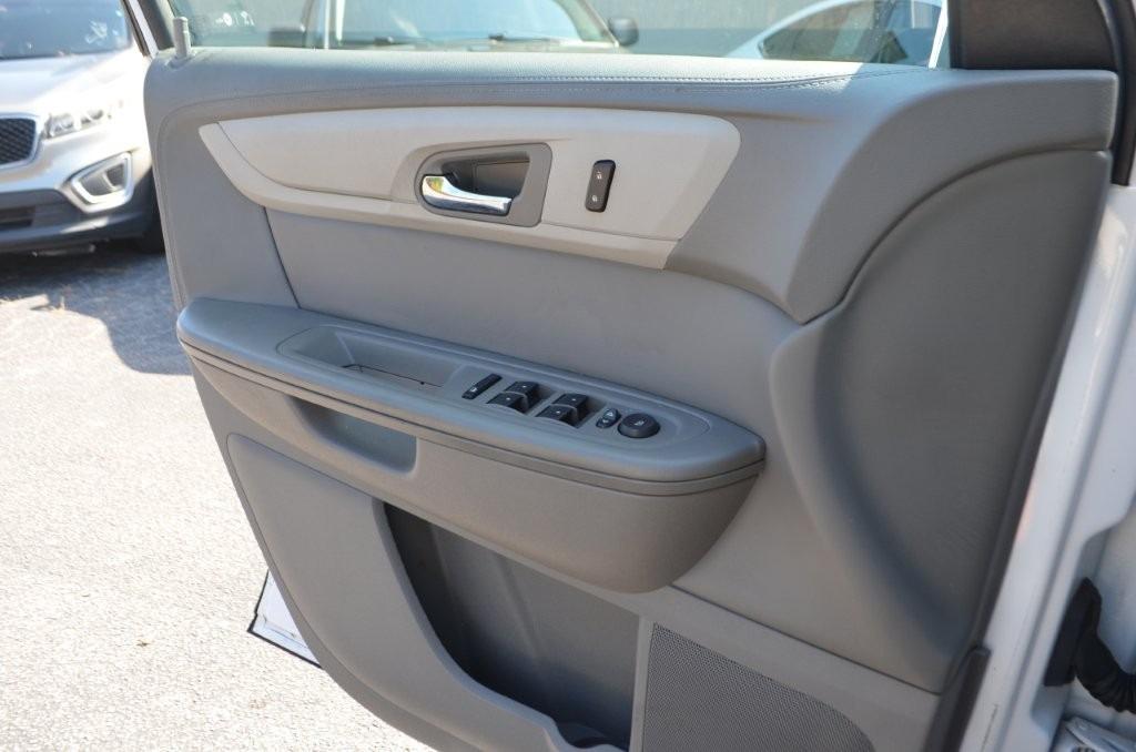 2017 Chevrolet Traverse - $9,850