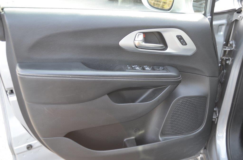2021 Chrysler Pacifica Touring L photo