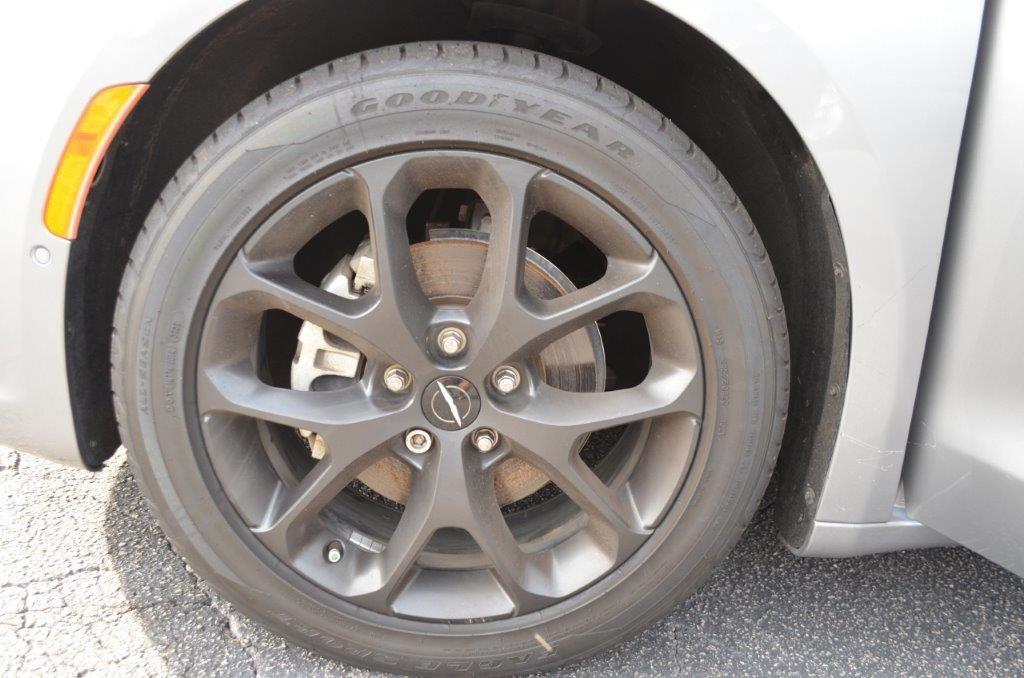 2021 Chrysler Pacifica Touring L photo