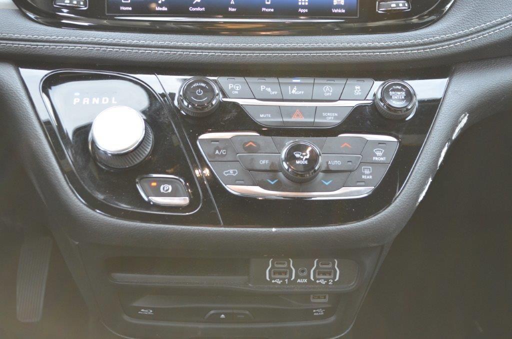 2021 Chrysler Pacifica Touring L photo
