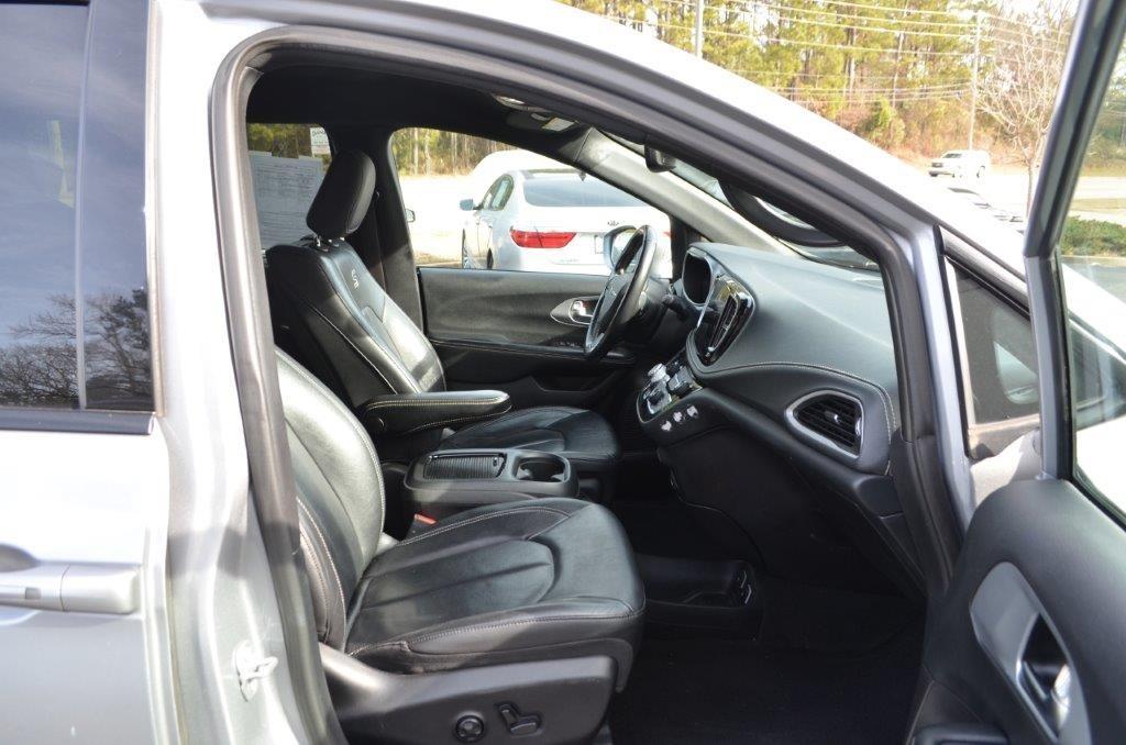 2021 Chrysler Pacifica Touring L photo