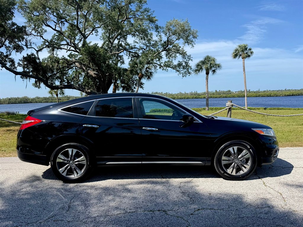 2015 Honda Crosstour - $12,999