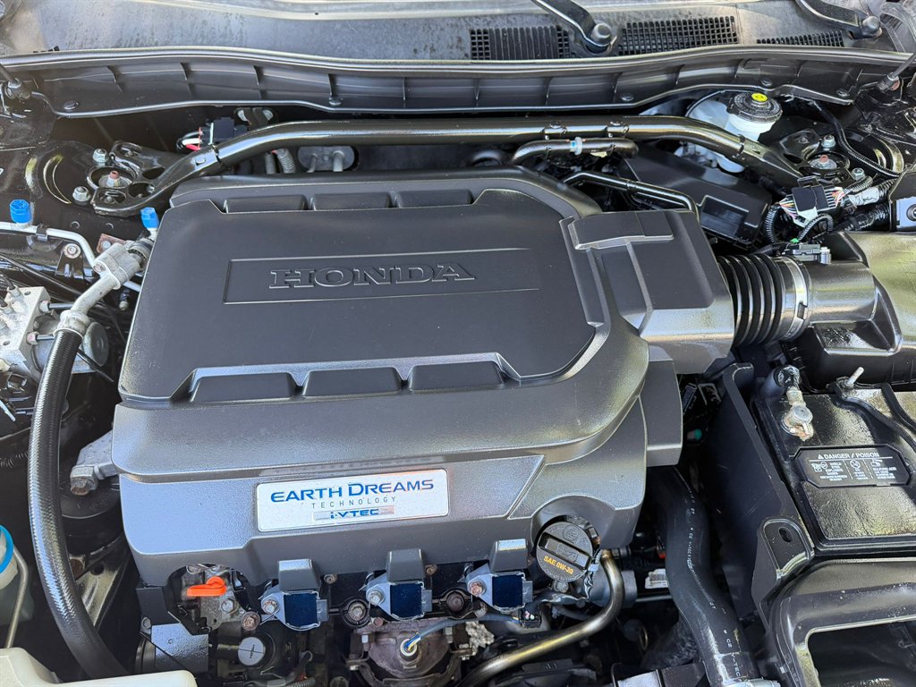 2015 Honda Crosstour - $12,999