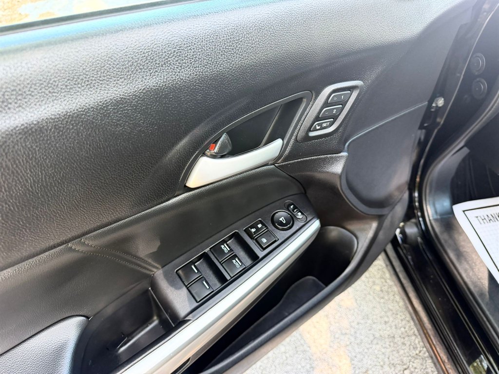 2015 Honda Crosstour - $12,999
