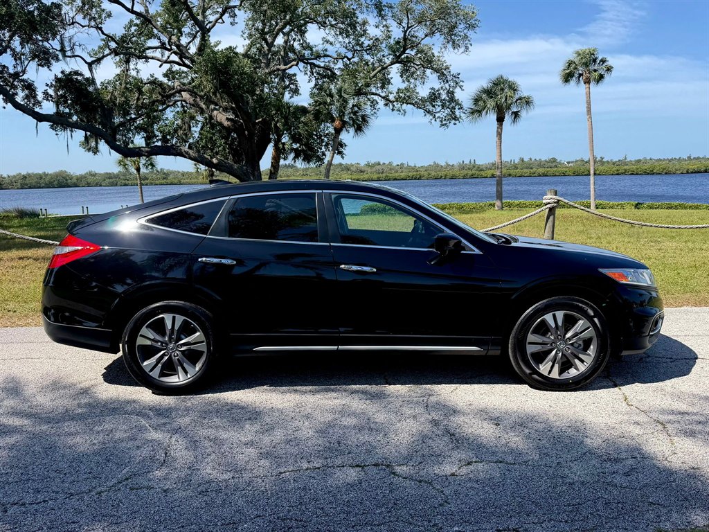 2015 Honda Crosstour - $12,999