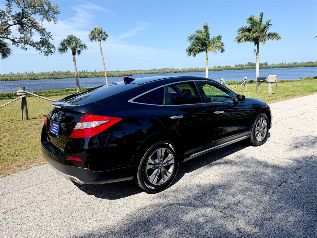 2015 Honda Crosstour - $12,999