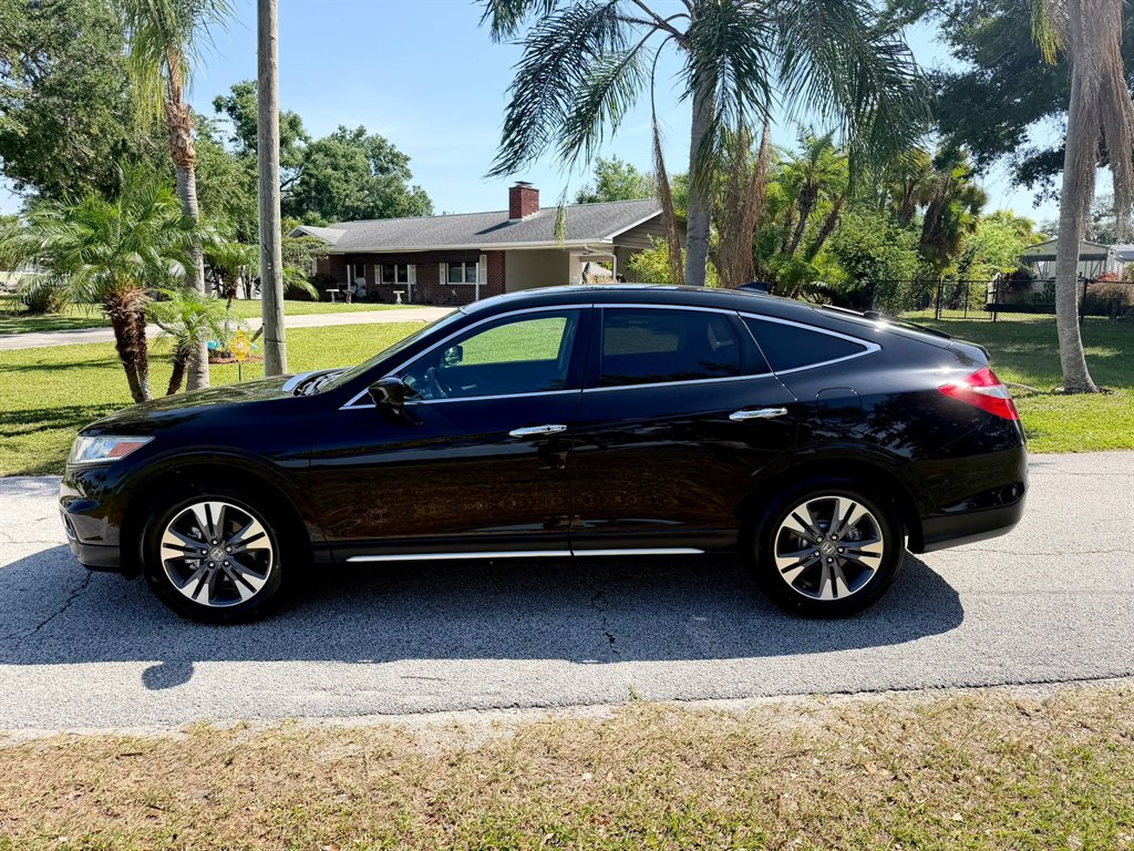 2015 Honda Crosstour - $12,999