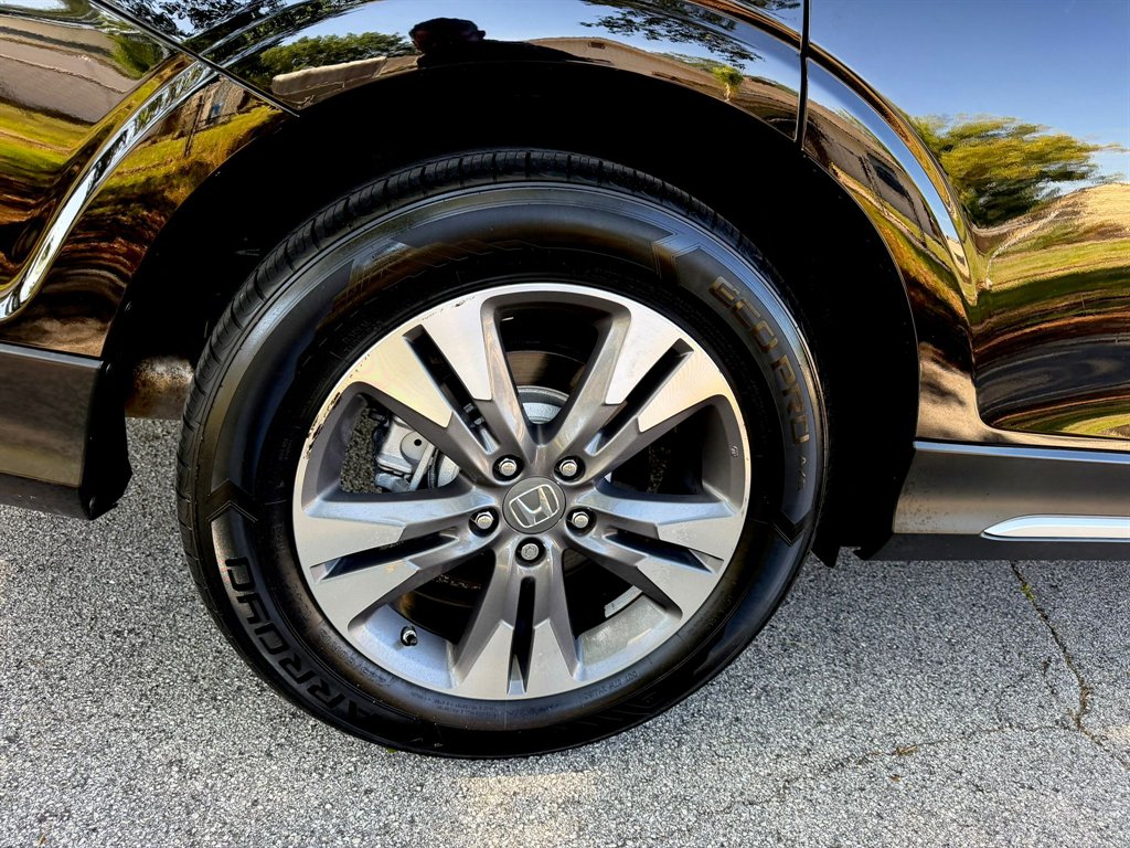 2015 Honda Crosstour - $12,999