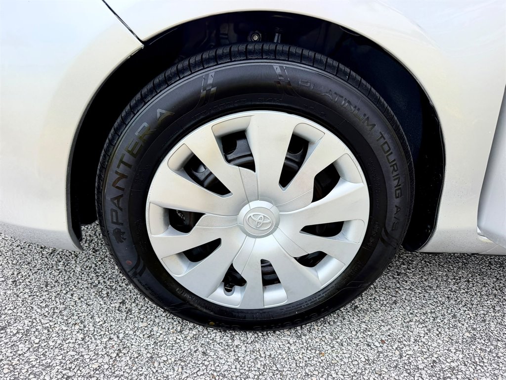 2017 Toyota Yaris - $14,898