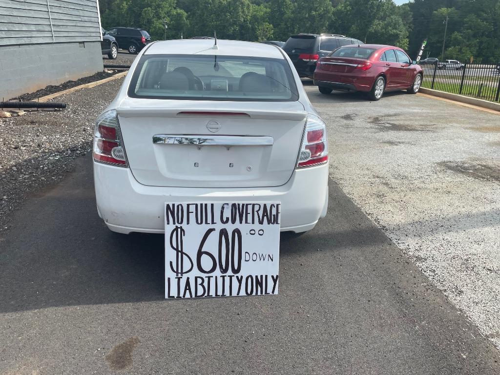2011 Nissan Sentra 2.0 photo