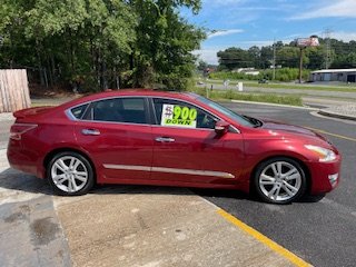 2014 Nissan Altima - $9,500