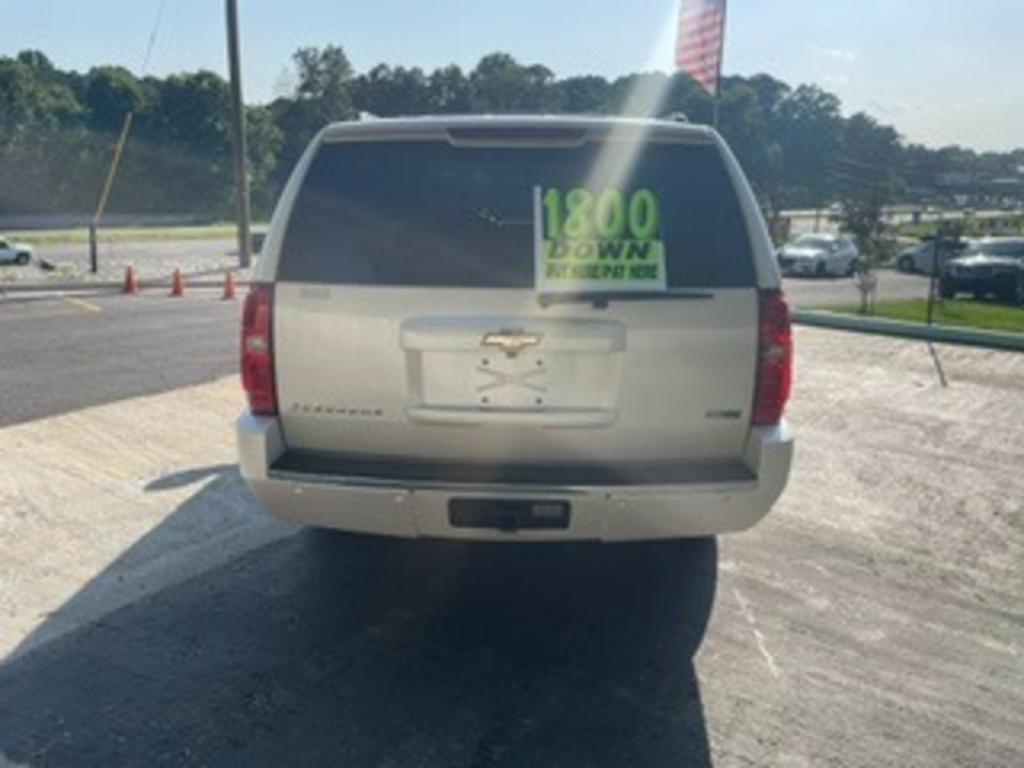 2011 Chevrolet Suburban - $11,500