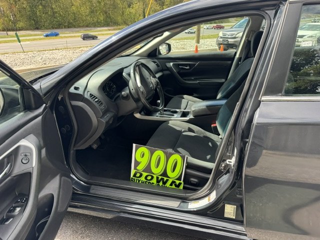 2015 Nissan Altima - $9,600