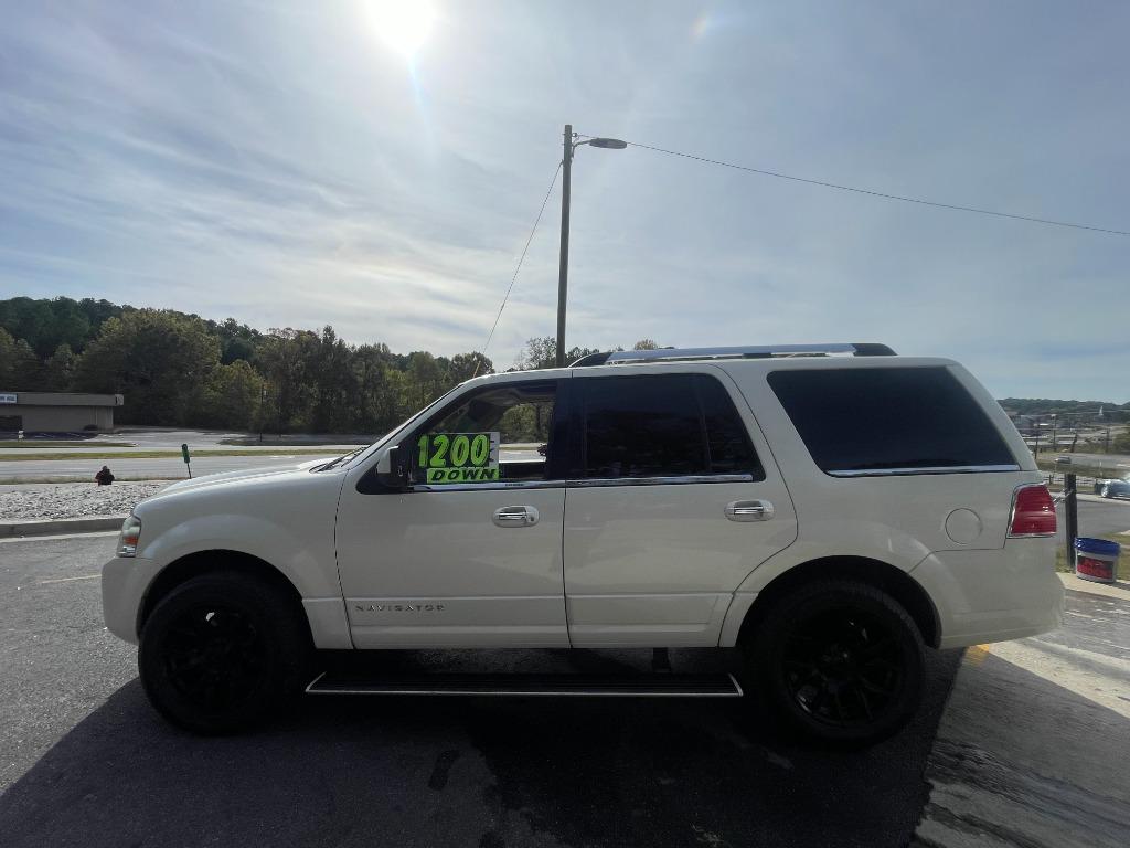 2008 Lincoln Navigator - $10,500