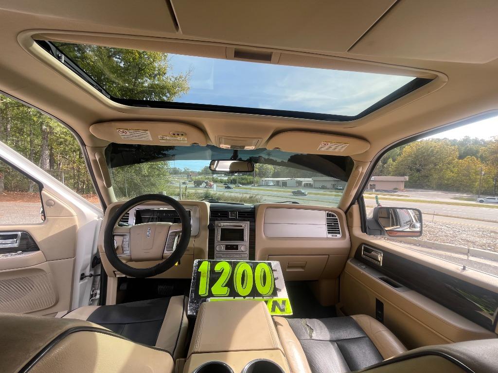2008 Lincoln Navigator - $10,500