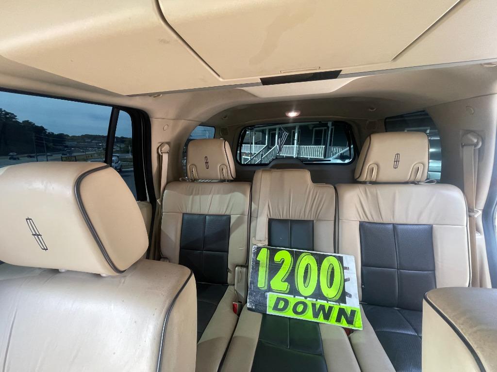 2008 Lincoln Navigator - $10,500