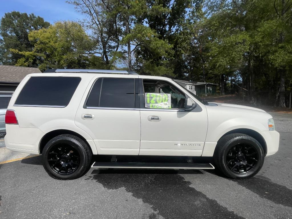 2008 Lincoln Navigator - $10,500