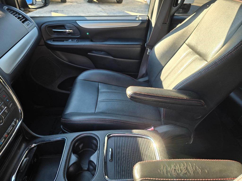 2019 Dodge Grand Caravan - $9,500