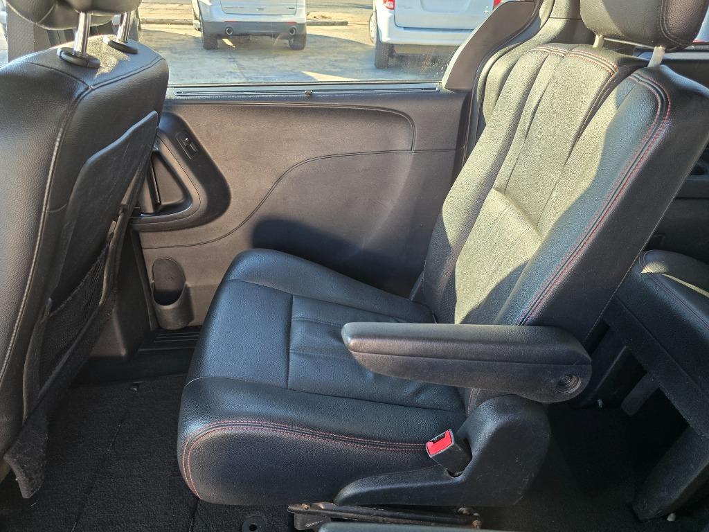 2019 Dodge Grand Caravan - $9,500
