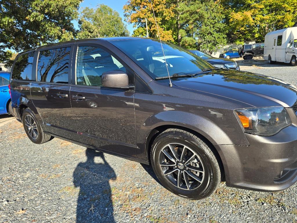 2019 Dodge Grand Caravan - $9,500