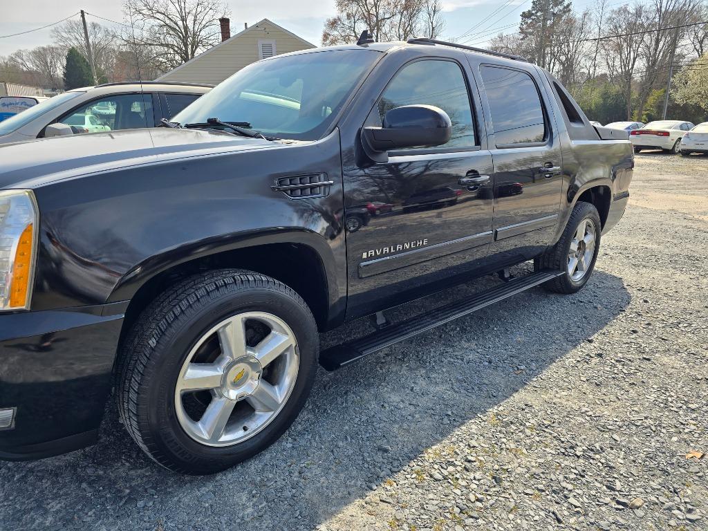 2009 Chevrolet Avalanche LTZ photo
