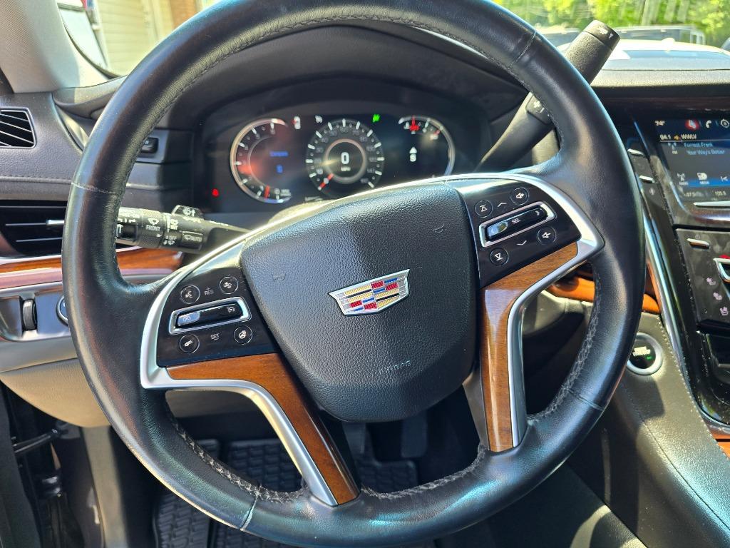 2016 Cadillac Escalade Luxury photo
