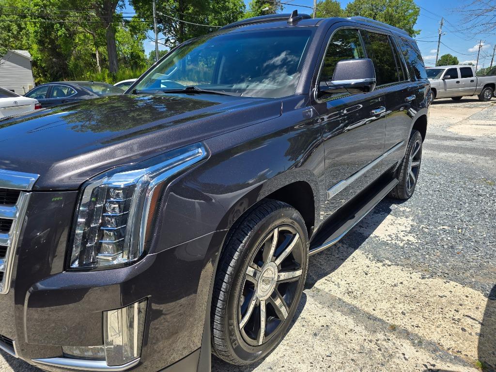 2016 Cadillac Escalade Luxury photo