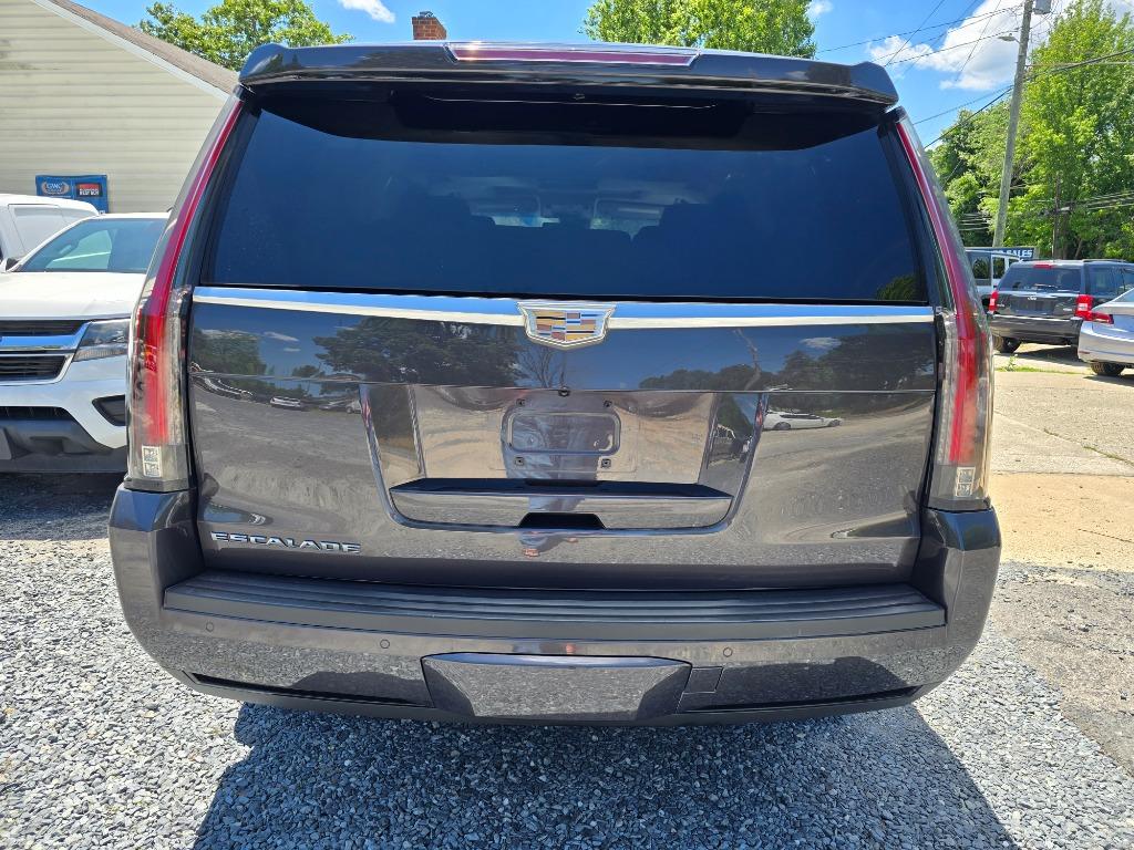 2016 Cadillac Escalade Luxury photo