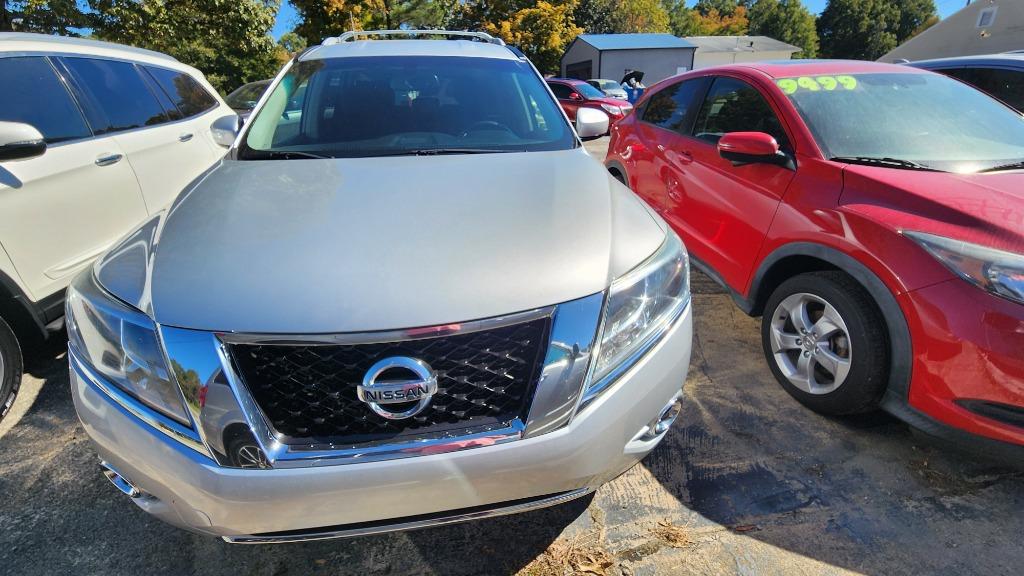 2016 Nissan Pathfinder Platinum photo