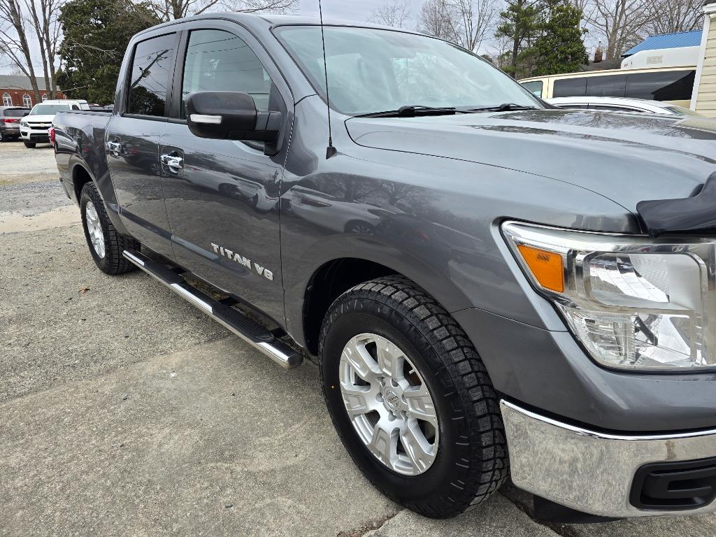 2018 Nissan Titan Platinum photo