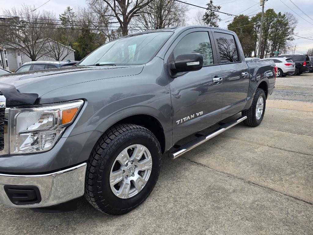 2018 Nissan Titan Platinum photo